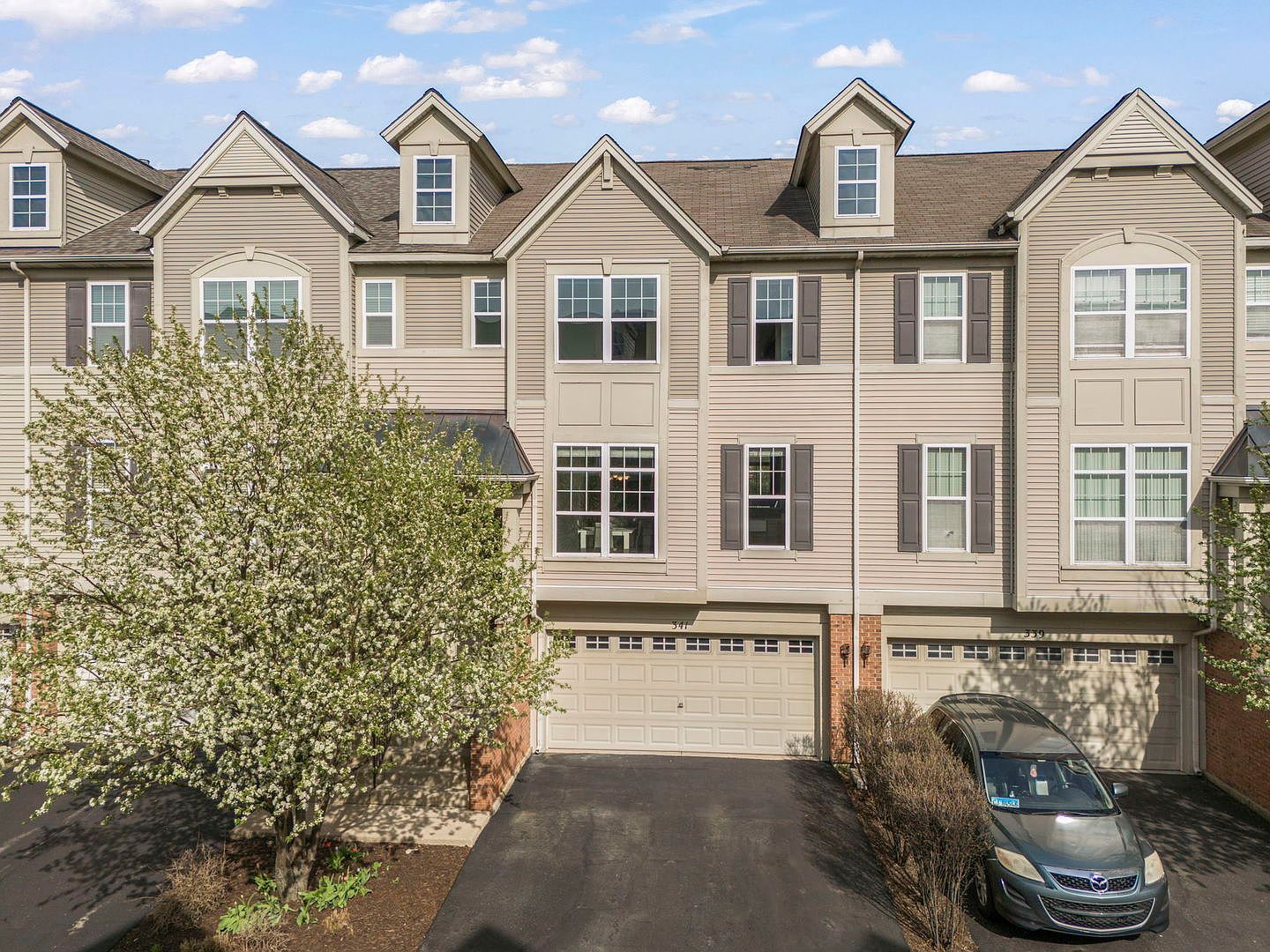 341 N Commerce St Aurora, IL 60504  | New build