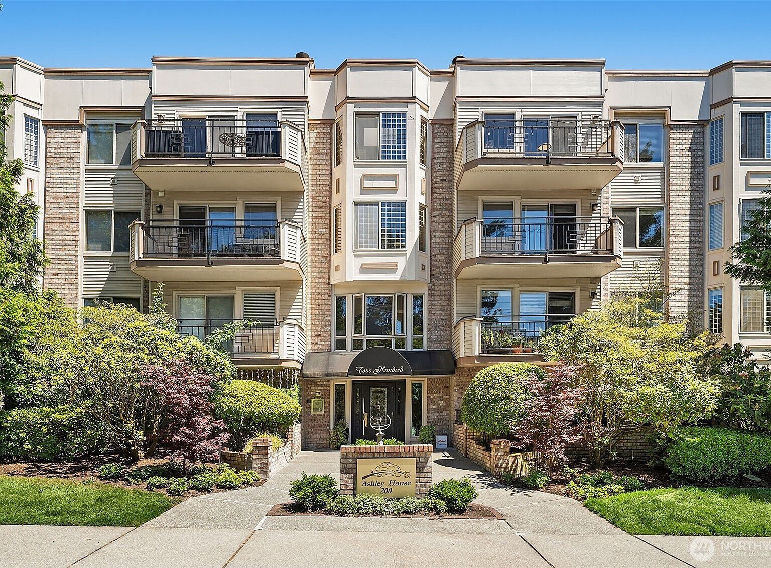 200 99th Ave NE APT 28 Bellevue, WA 98004, 98004