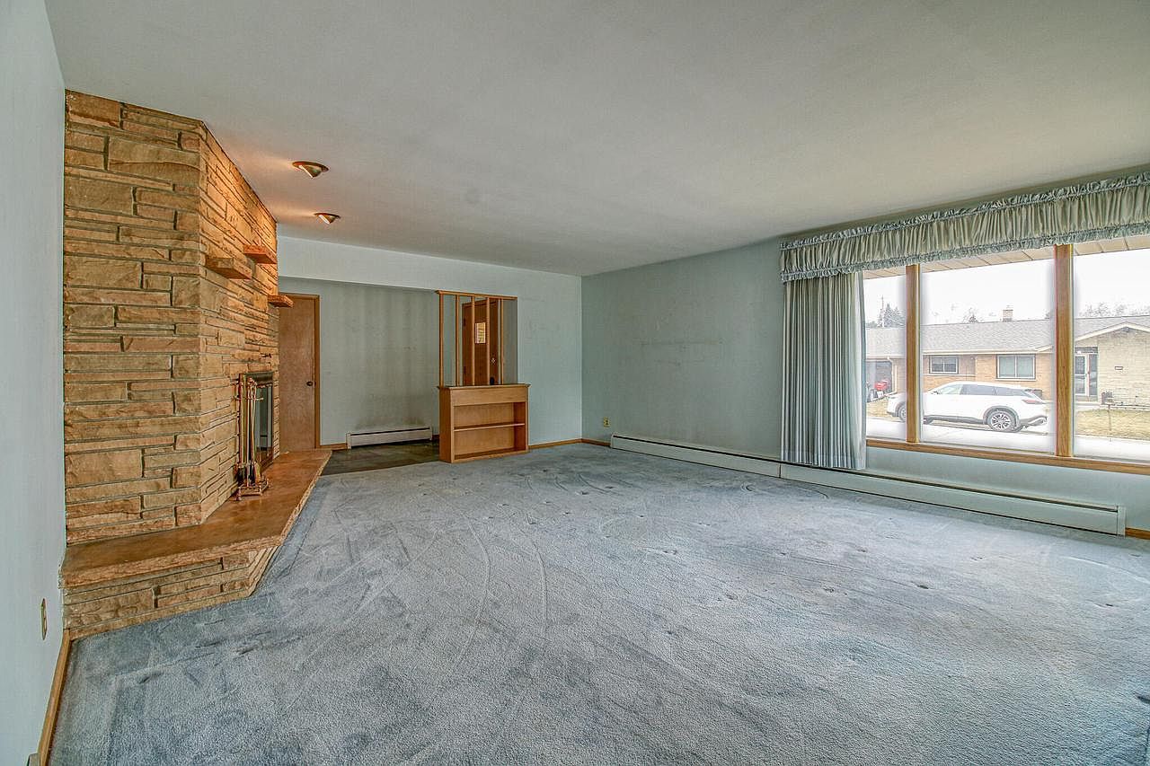 1000 17th Ave South Milwaukee, WI 53172 - Thumbnail 2