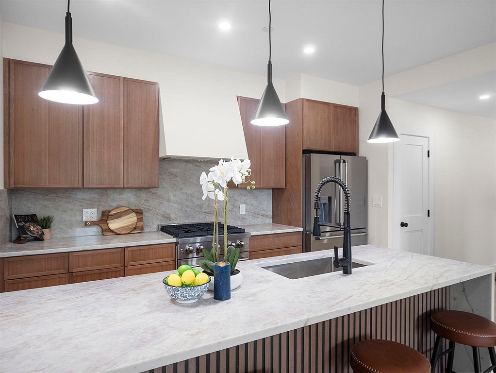 106-108 Bunker Hill St #1 Charlestown, MA 02129 - Thumbnail 2