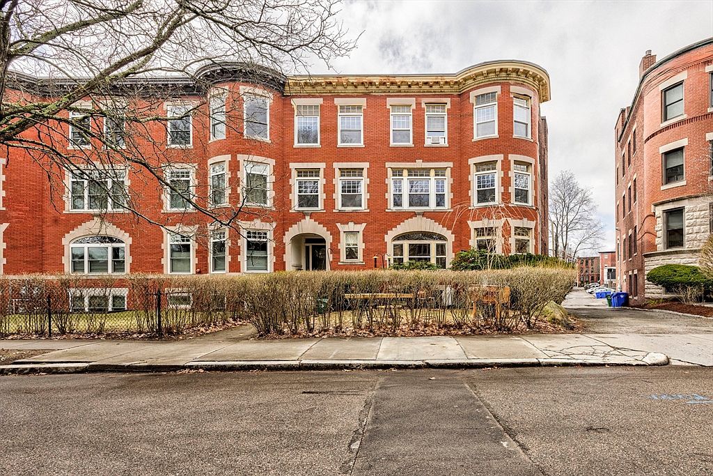 9 Clinton Path #1 Brookline, MA 02445  | Condominium