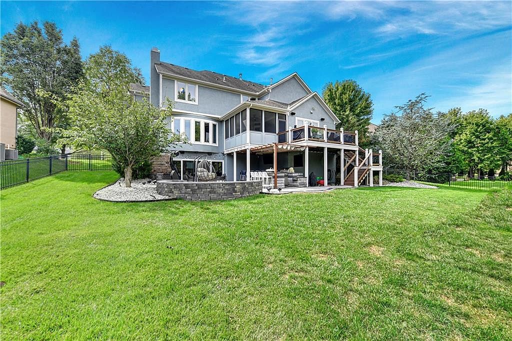 16808 Bluejacket St Overland Park, KS 66221 - Thumbnail 2