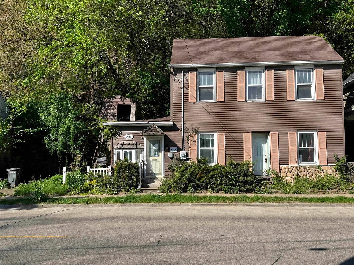 2611 Central Ave Dubuque, IA 52001  | Single Family