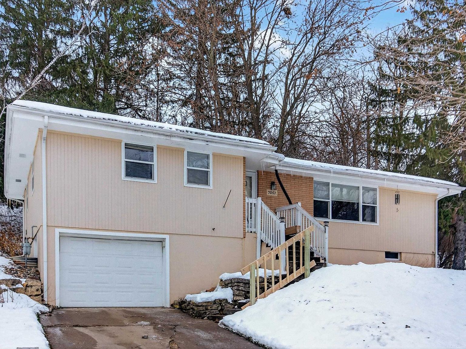 3067 Shiras Ave Dubuque, IA 52001 - Thumbnail 2