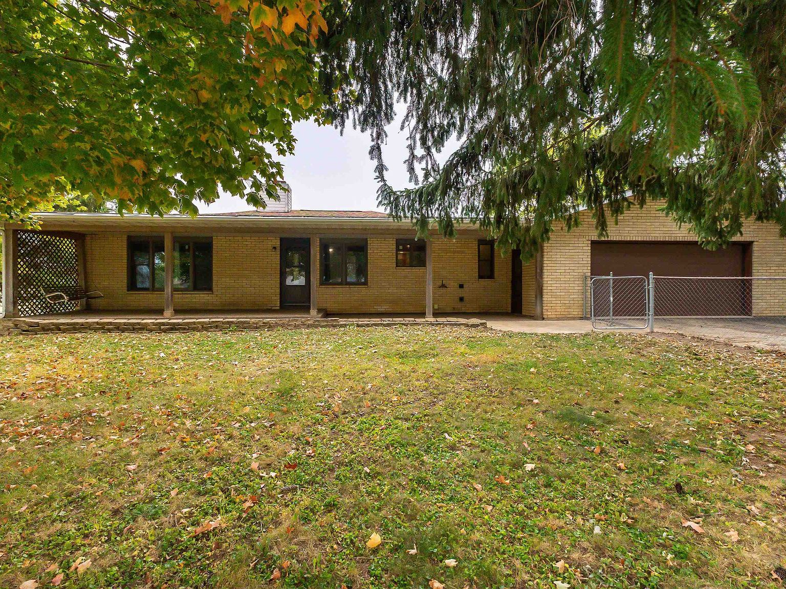 8891 N Badger Rd East Dubuque, IL 61025 - Thumbnail 2