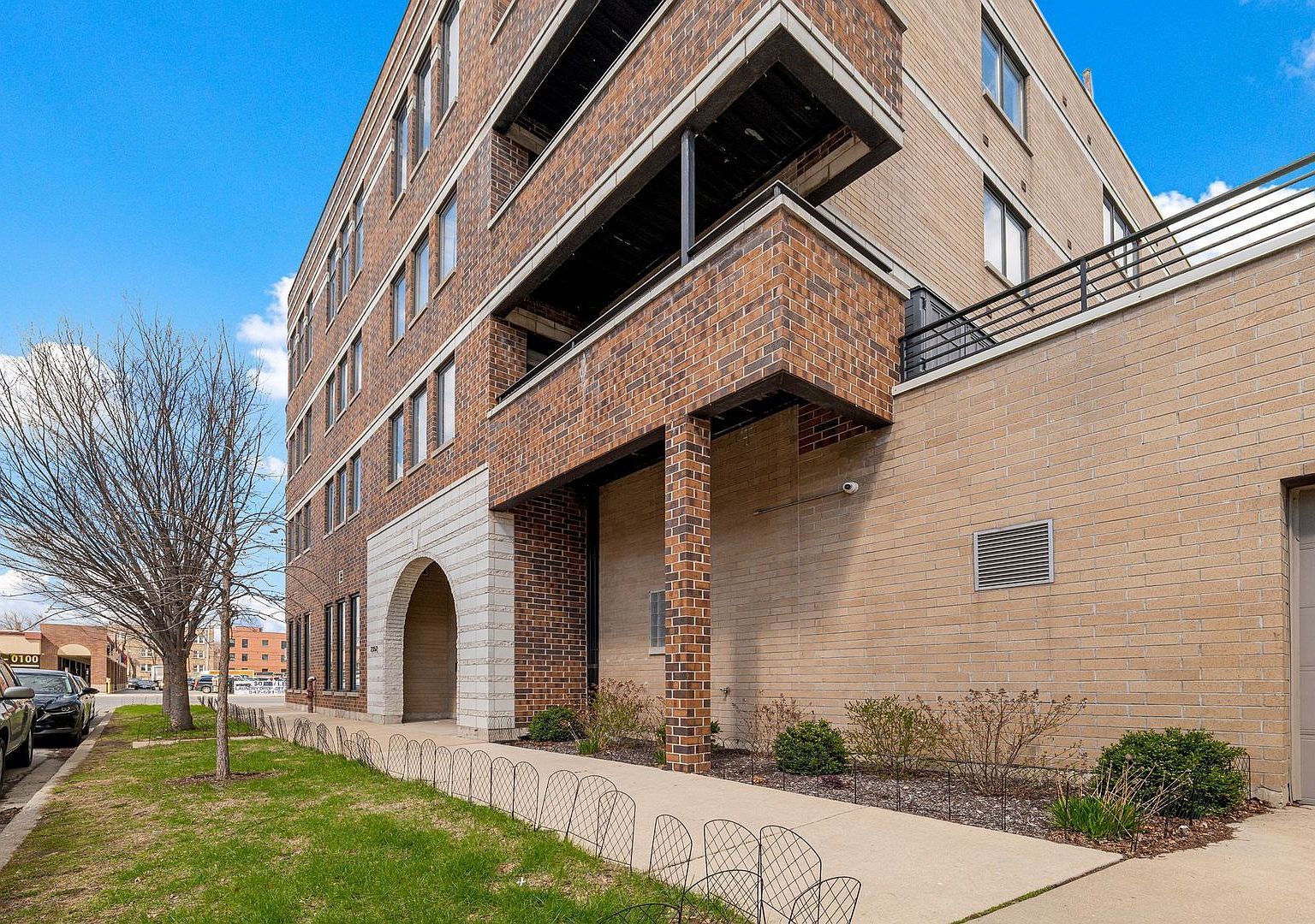 2352 W Shakespeare Ave Unit 2C Chicago, IL 60647  | Condominium