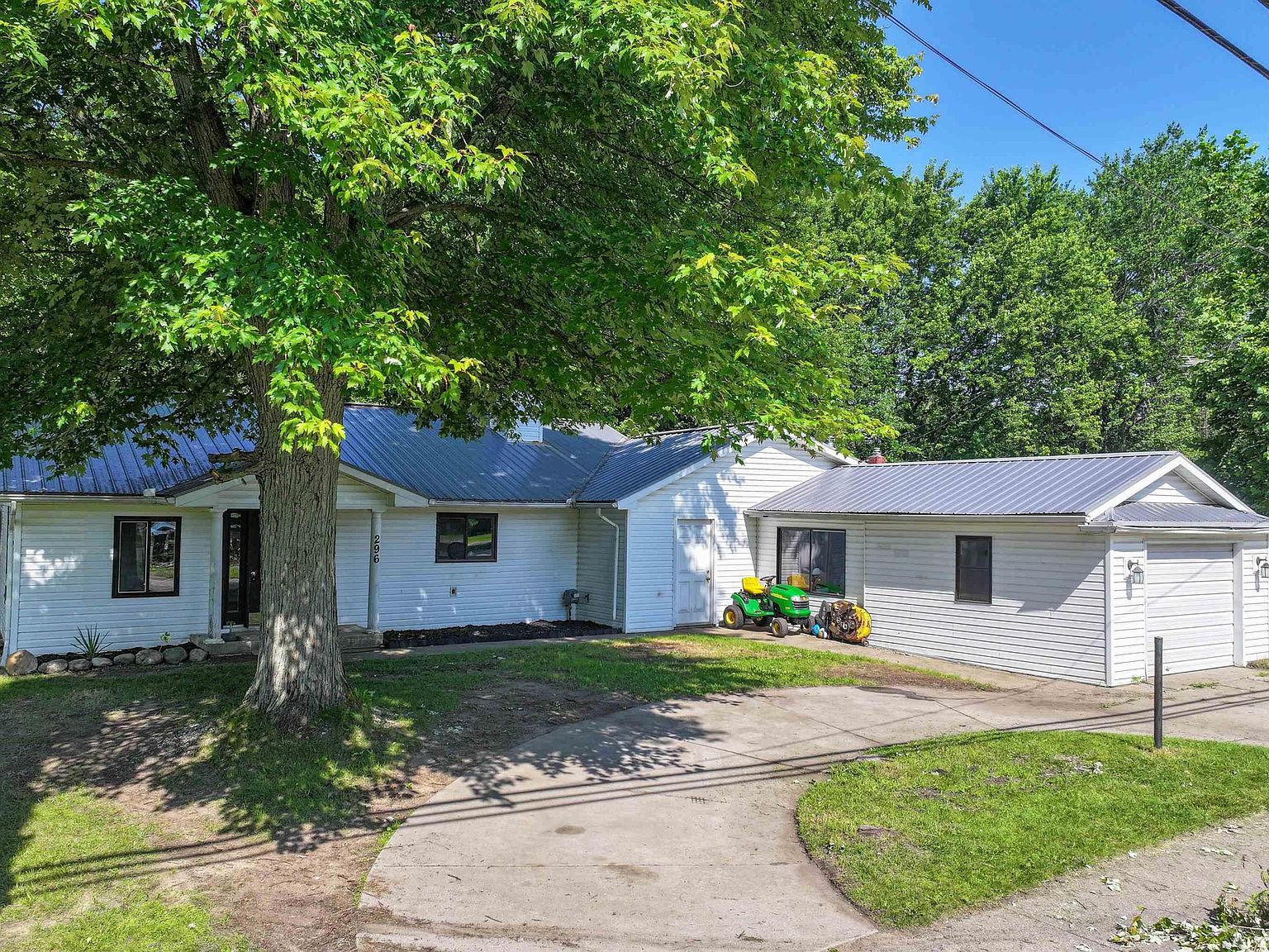 296 S Saginaw St Montrose, MI 48457 - Thumbnail 2