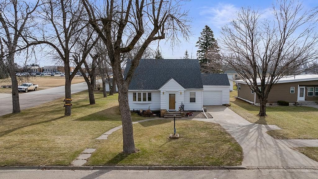 301 S Oak St Hendricks, MN 56136  | Single Family