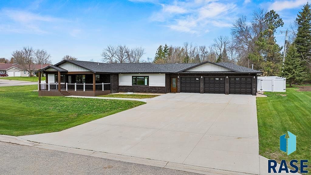711 8th St W Clear Lake, SD 57226, 57226