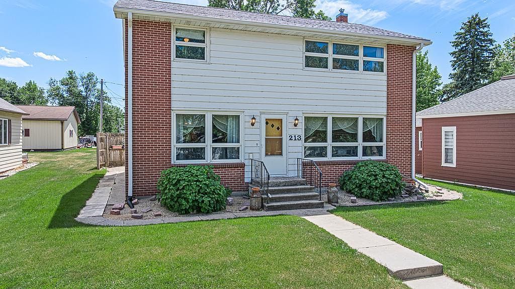213 2nd St E Jasper, MN 56144, 56144