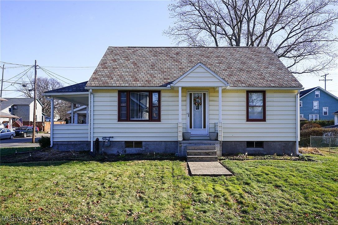 818 Wyoming Pl NE Massillon, OH 44646 - Thumbnail 2