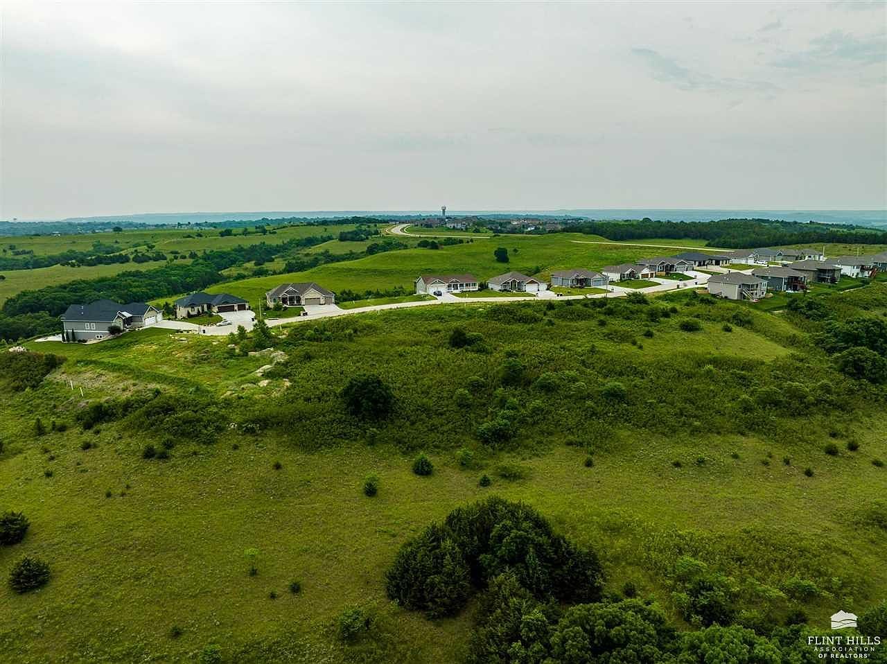 308 Ledgestone Ridge Ct Manhattan, KS 66503 - Thumbnail 2