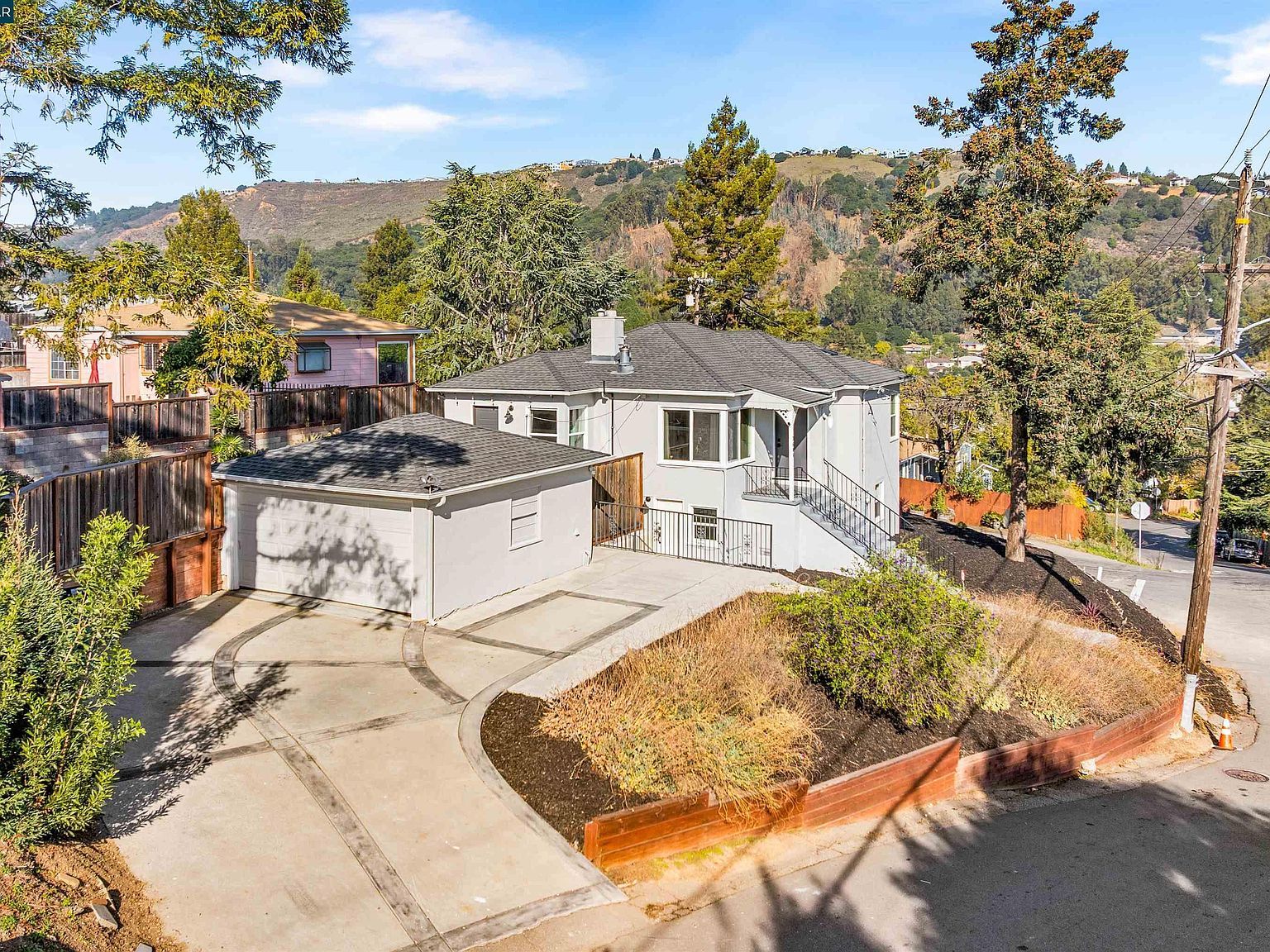 3649 Shone Ave Oakland, CA 94605 - Thumbnail 2