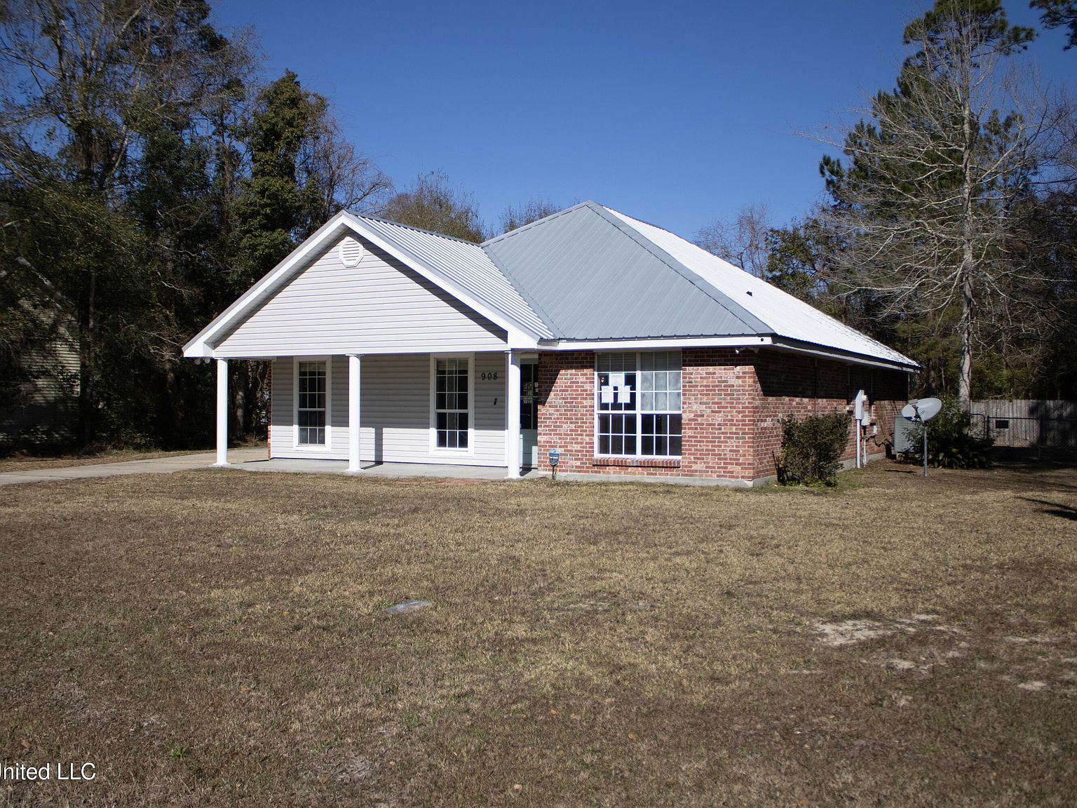 908 Edna St Waveland, MS 39576 - Thumbnail 2