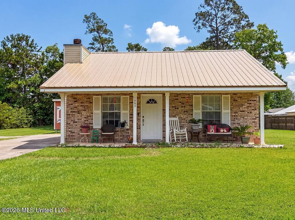 1002 Washington St Waveland, MS 39576, 39576