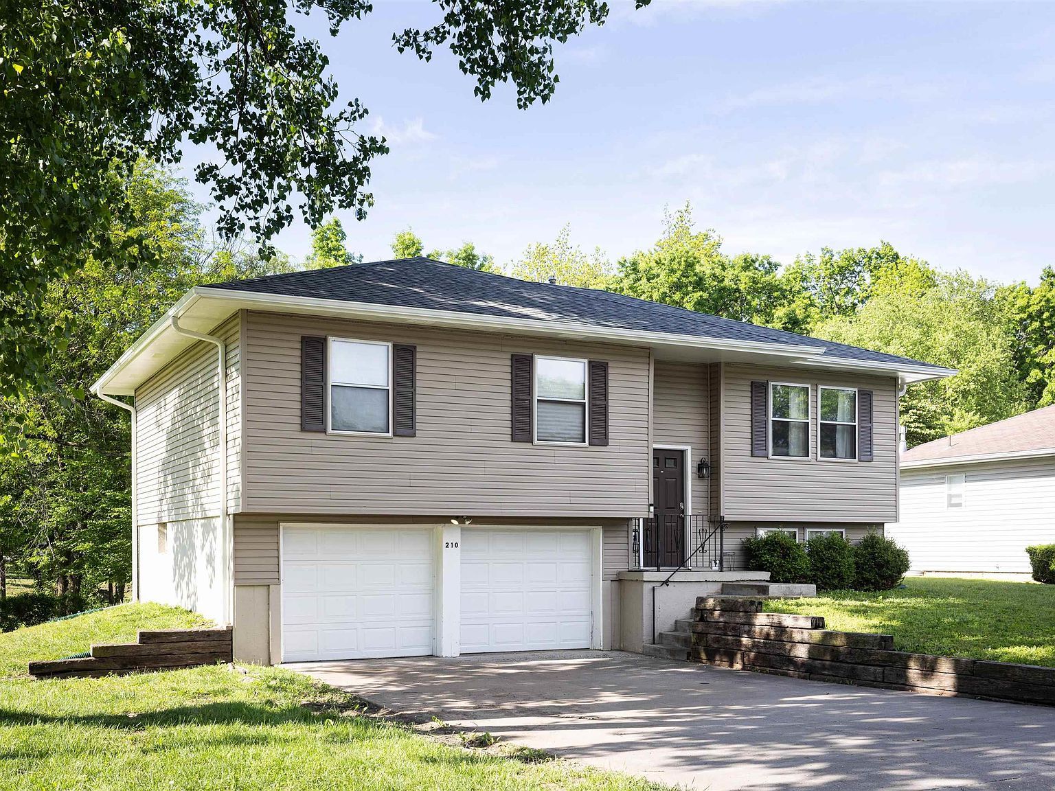 210 E Swisher Dr Clinton, MO 64735, 64735