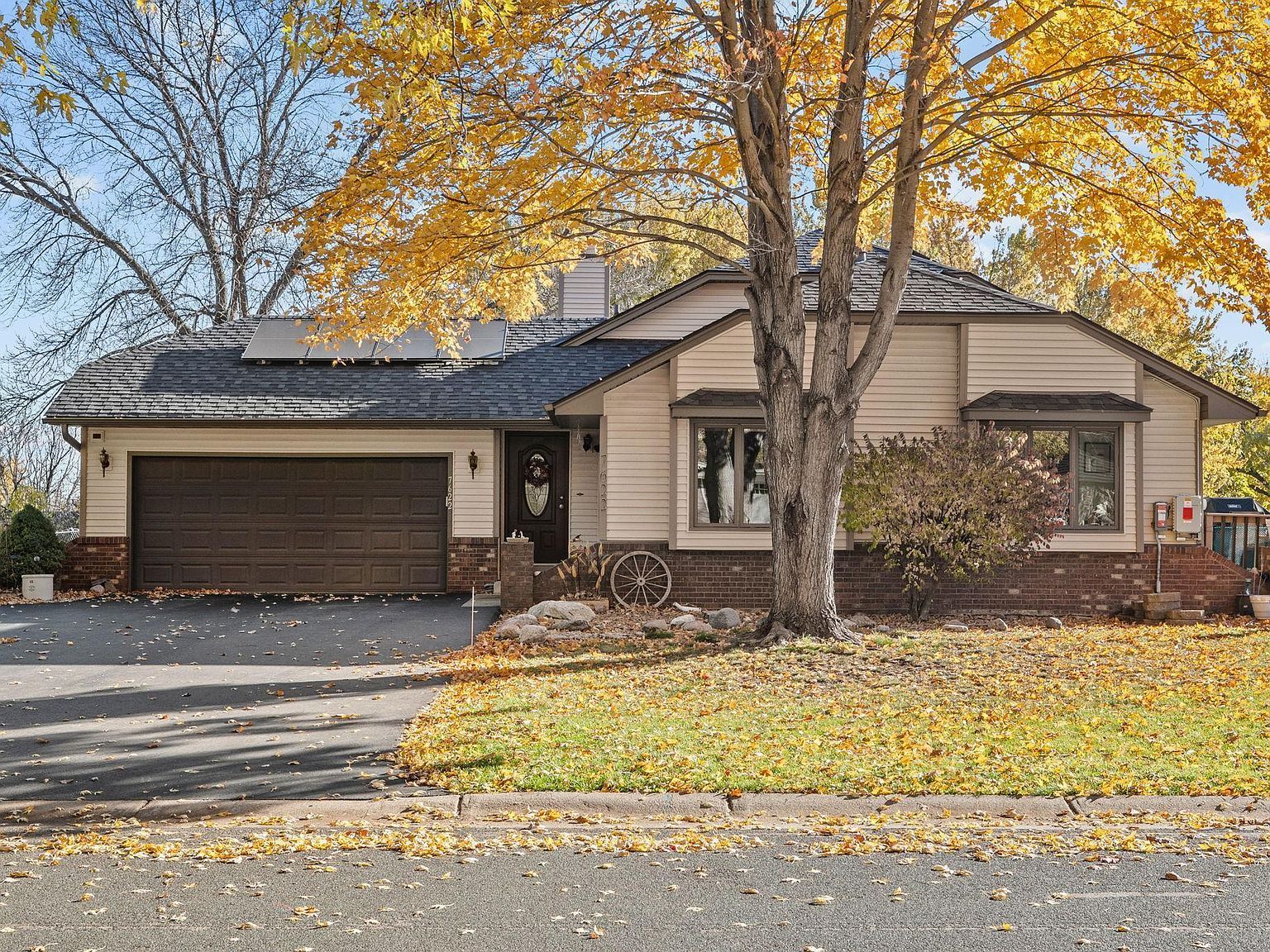 7622 Orchid Ln N Maple Grove, MN 55311 - Thumbnail 2
