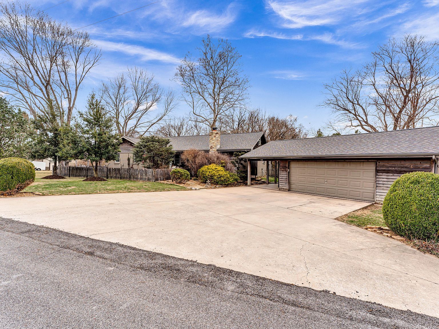 1750 W Riverbluff Ln Nixa, MO 65714 - Thumbnail 2