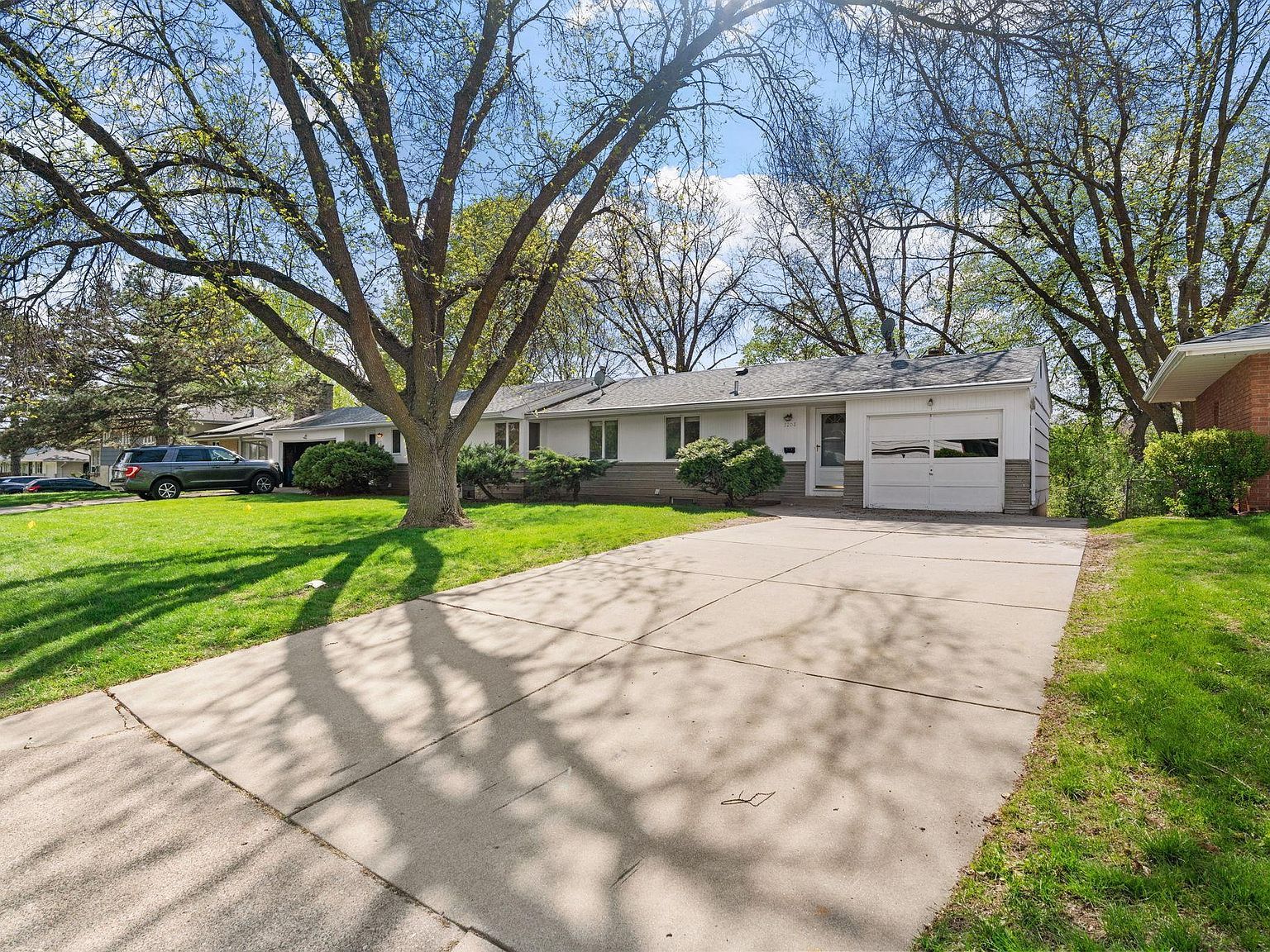 5208-5210 Grandview Ln Minneapolis, MN 55436  | Multi Family