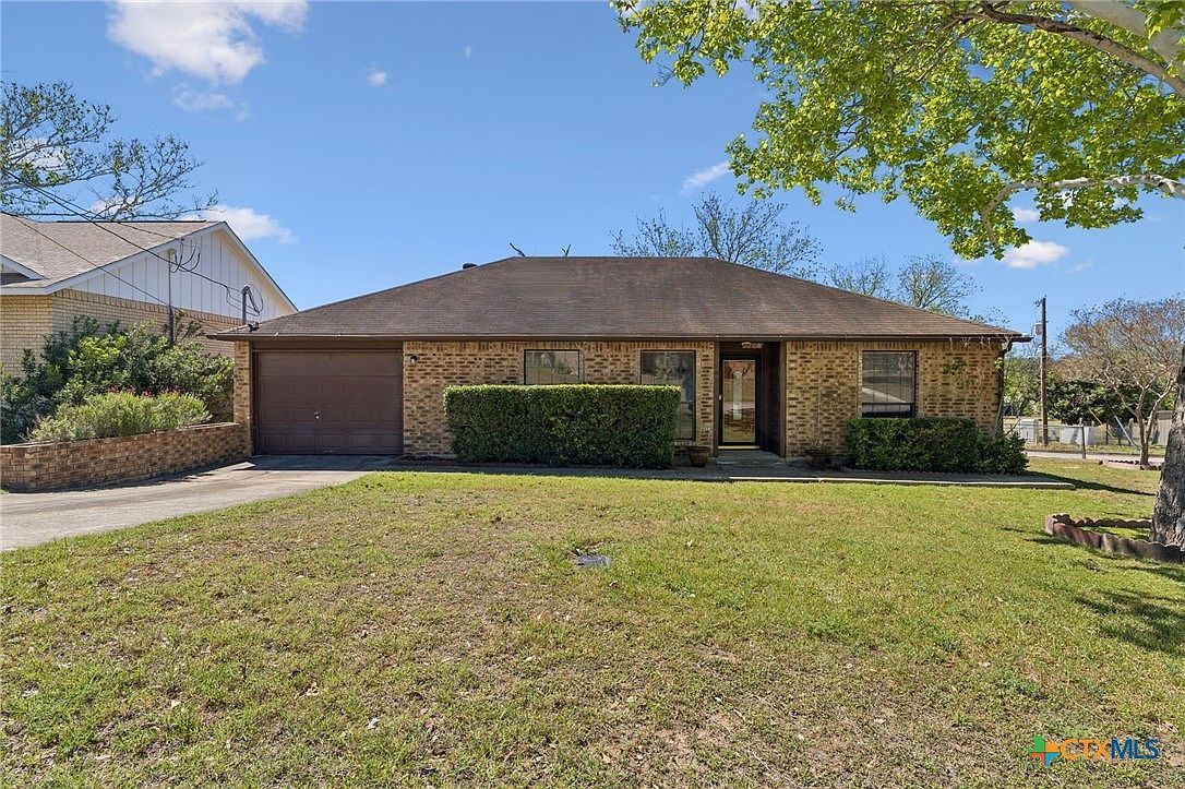 1208 Mooncrest New Braunfels, TX 78130  | Single Family