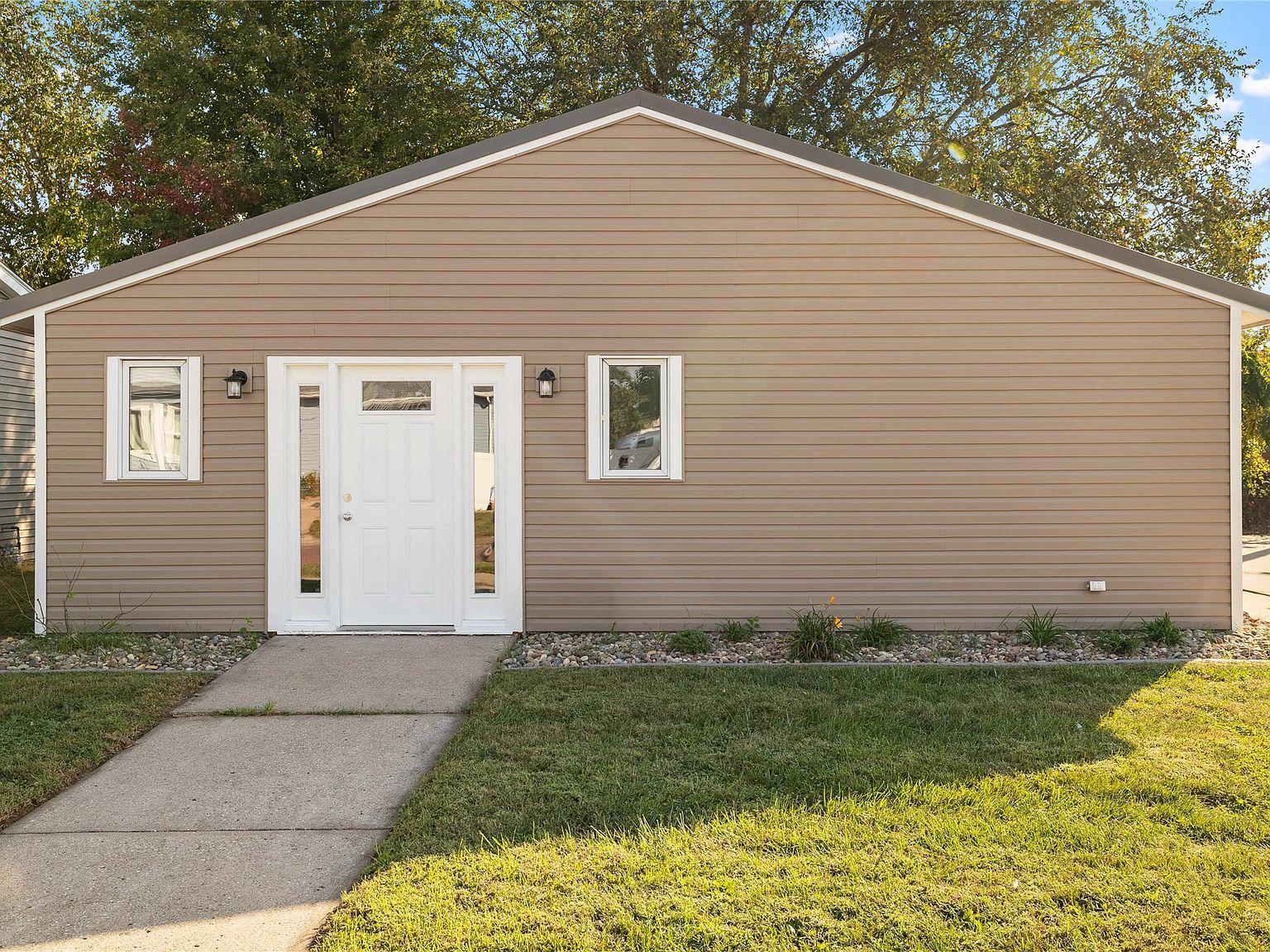 105 S 6th St Adel, IA 50003 - Thumbnail 2