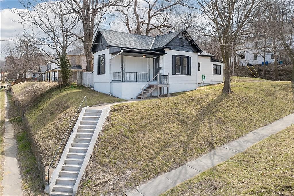 402 Blake St Saint Joseph, MO 64504  | Single Family