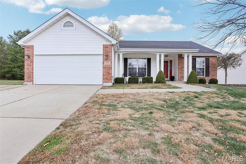 2209 Arnold Palmer Dr Belleville, IL 62220 - Thumbnail 2