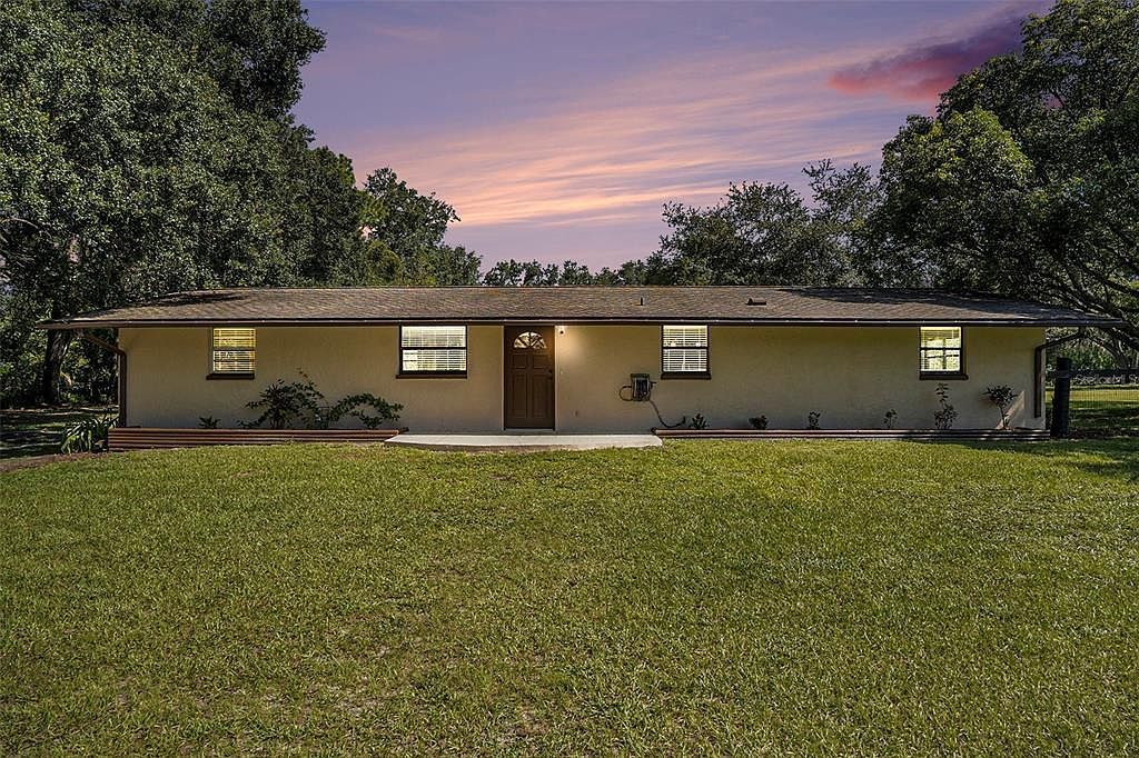 39349 Comstock Ln Zephyrhills, FL 33540 - Thumbnail 2