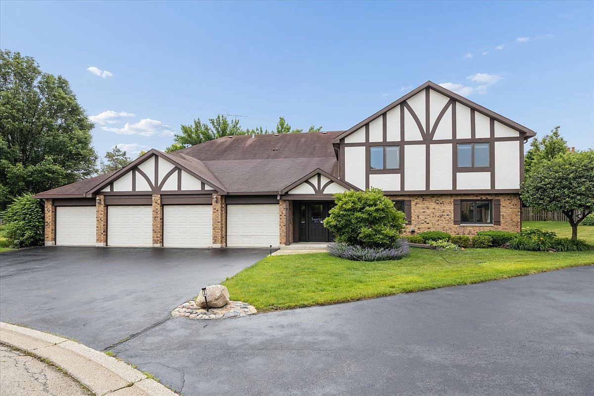 546 Banyon Ln APT B La Grange, IL 60525 | Condominium