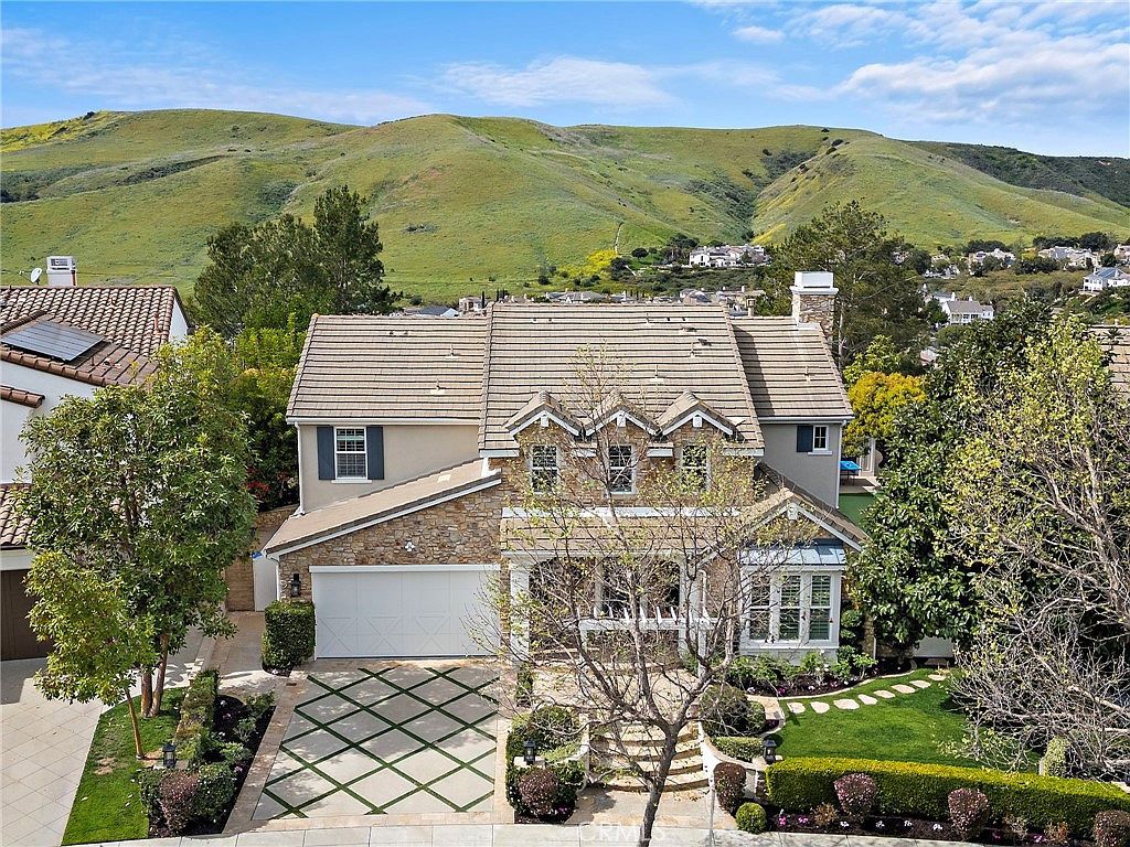 33 Christopher St Mission Viejo, CA 92694  | Single Family