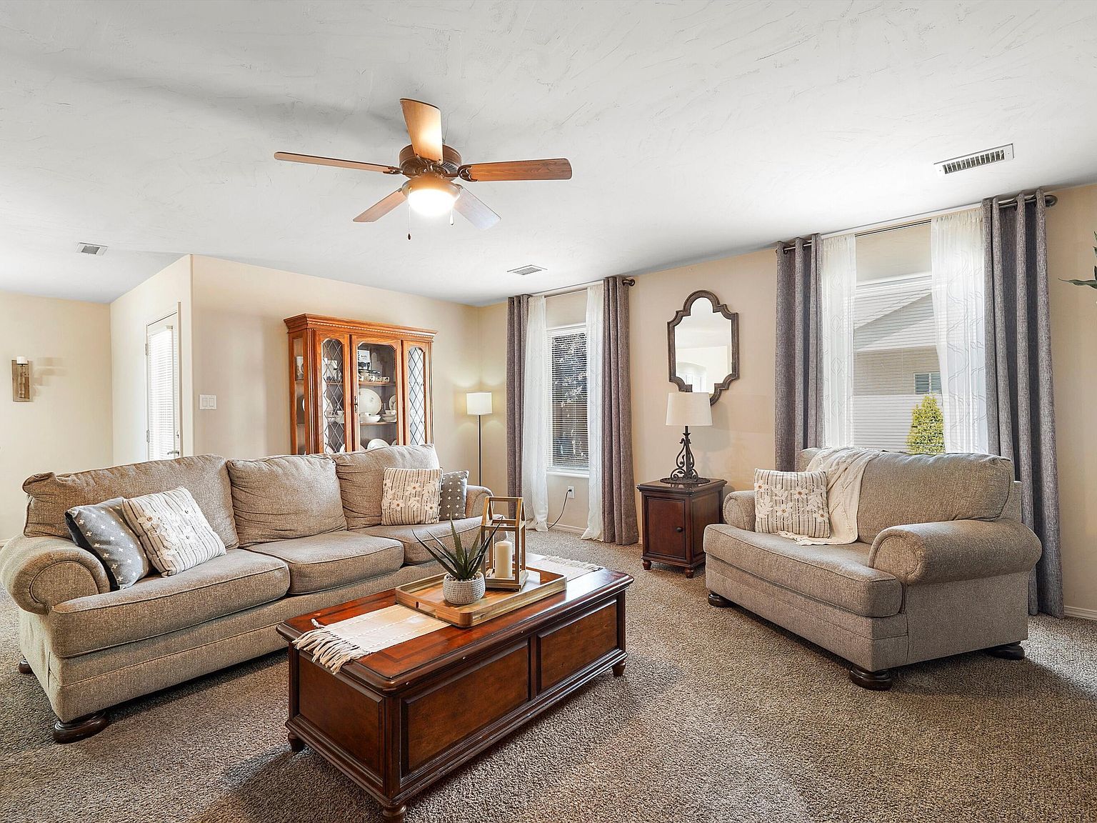 660 Primrose Ave SW Los Lunas, NM 87031 - Thumbnail 2