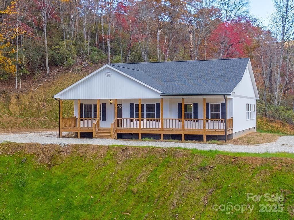 679 Firefly Rd Whittier, NC 28789 - Thumbnail 2
