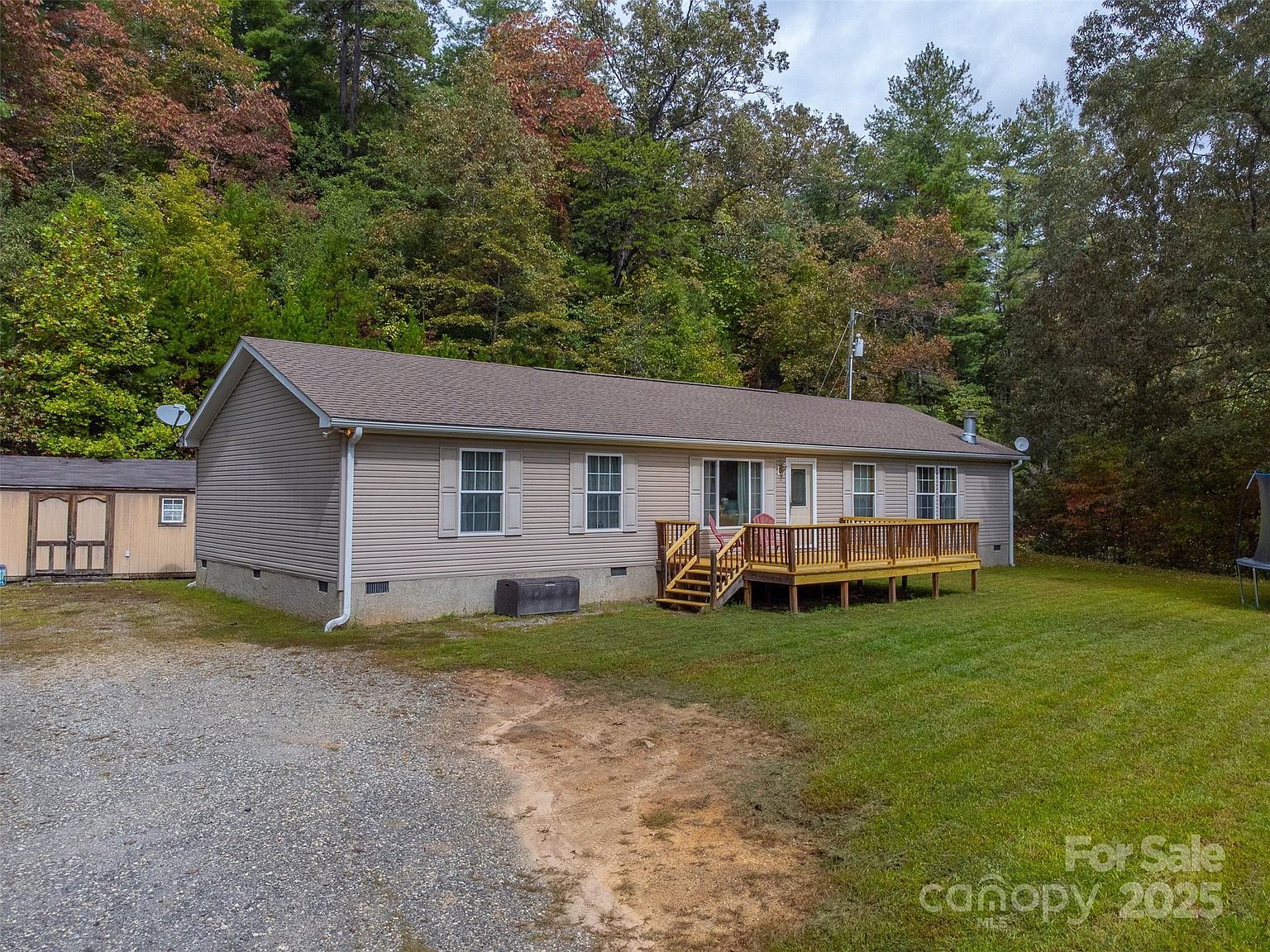 179 Fresh Water Rdg Whittier, NC 28789 - Thumbnail 2