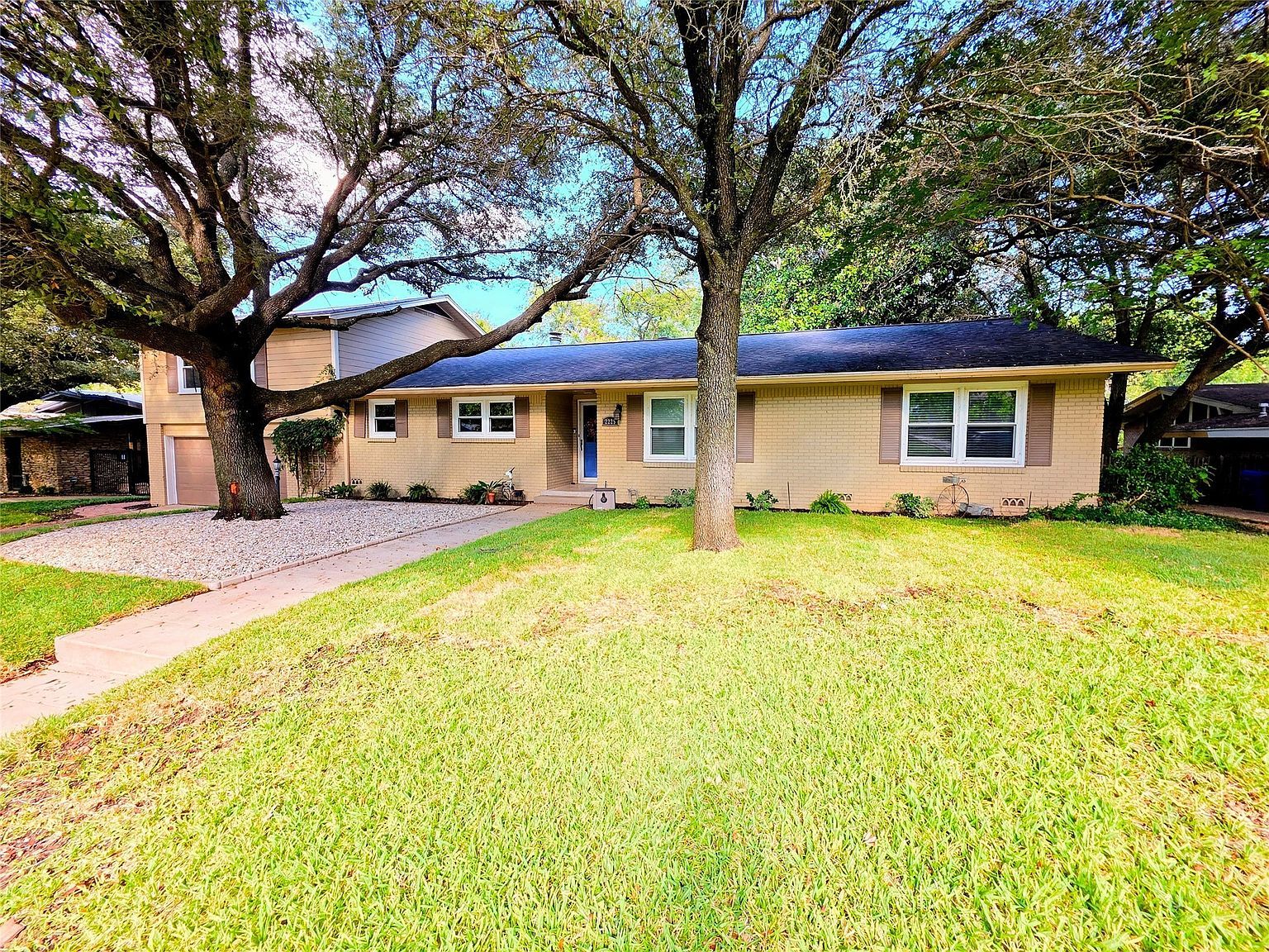 2225 Wooded Acres Dr Waco, TX 76710 - Thumbnail 2