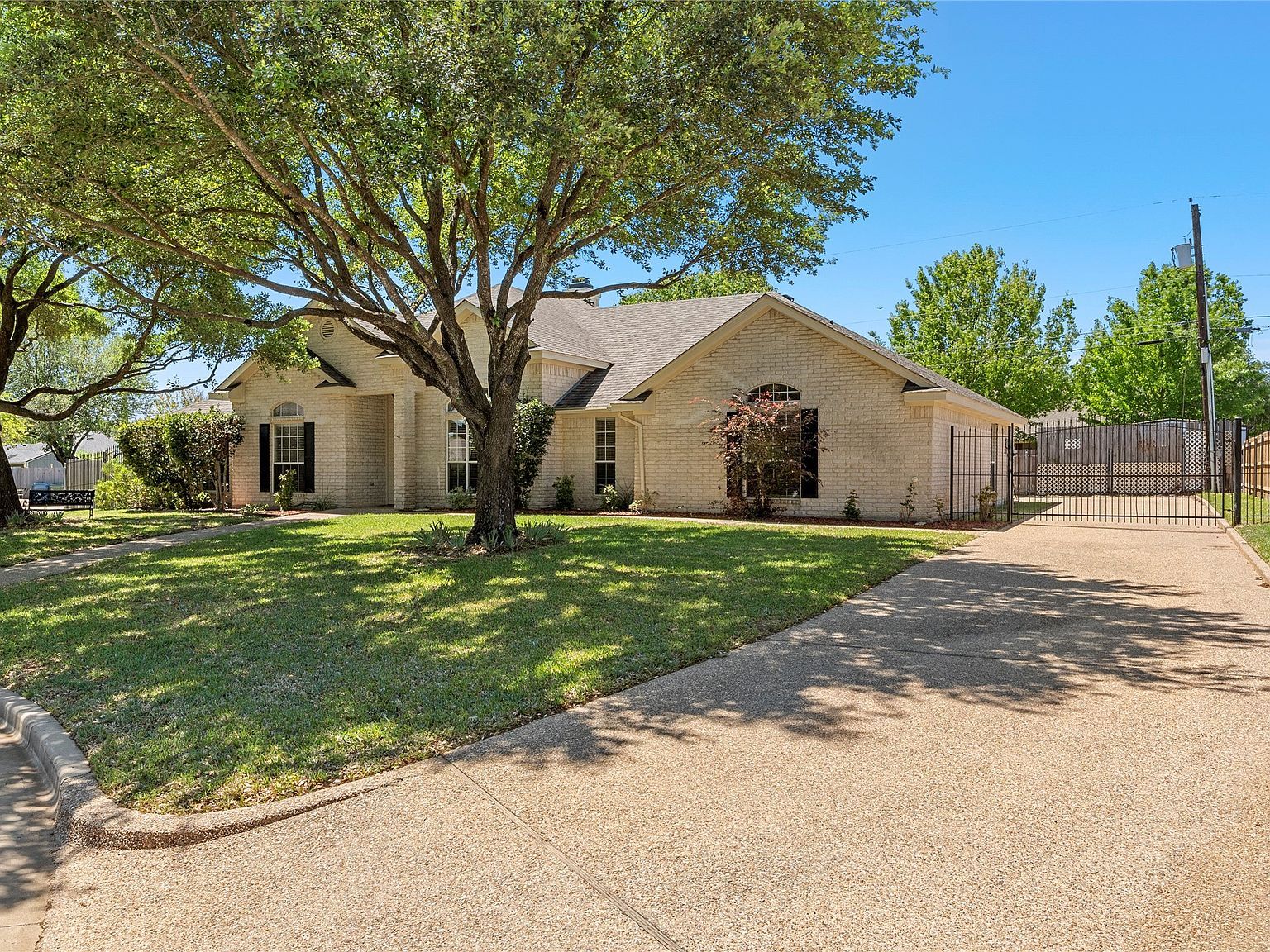 1209 Stonehill Cir Hewitt, TX 76643 - Thumbnail 2