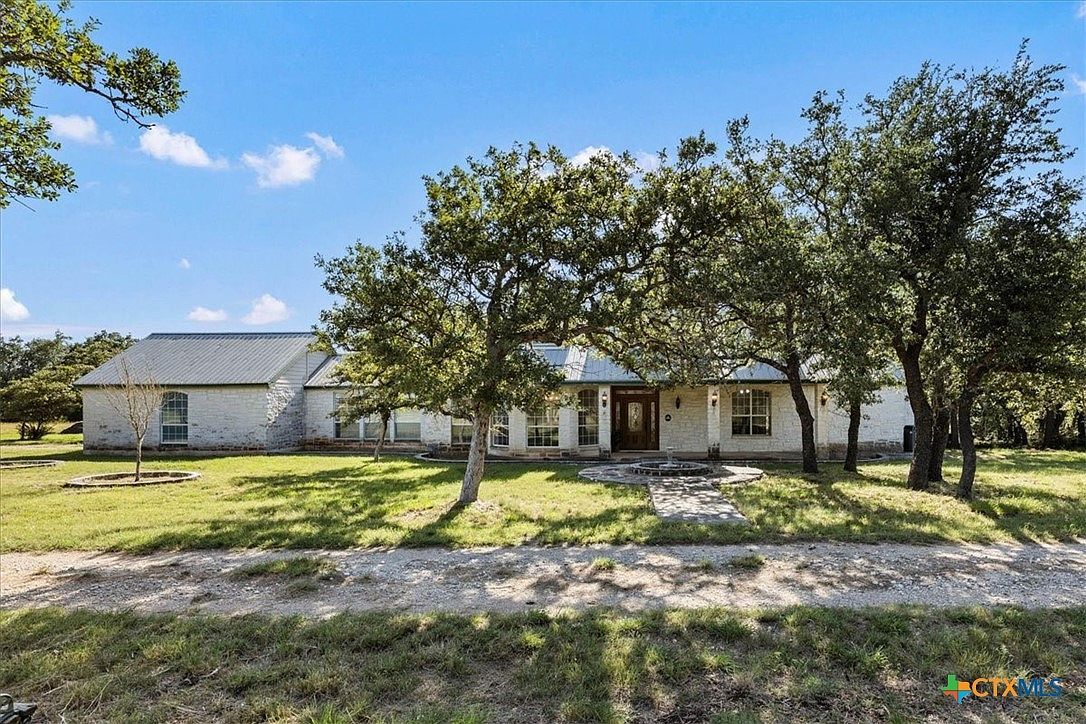 1651 Old Red Ranch Rd Dripping Springs, TX 78620 - Thumbnail 2