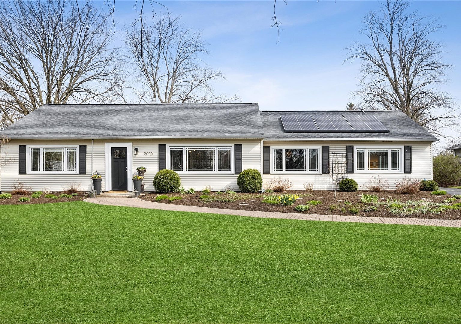 2000 W 55th Pl La Grange Highlands, IL 60525  | Single Family