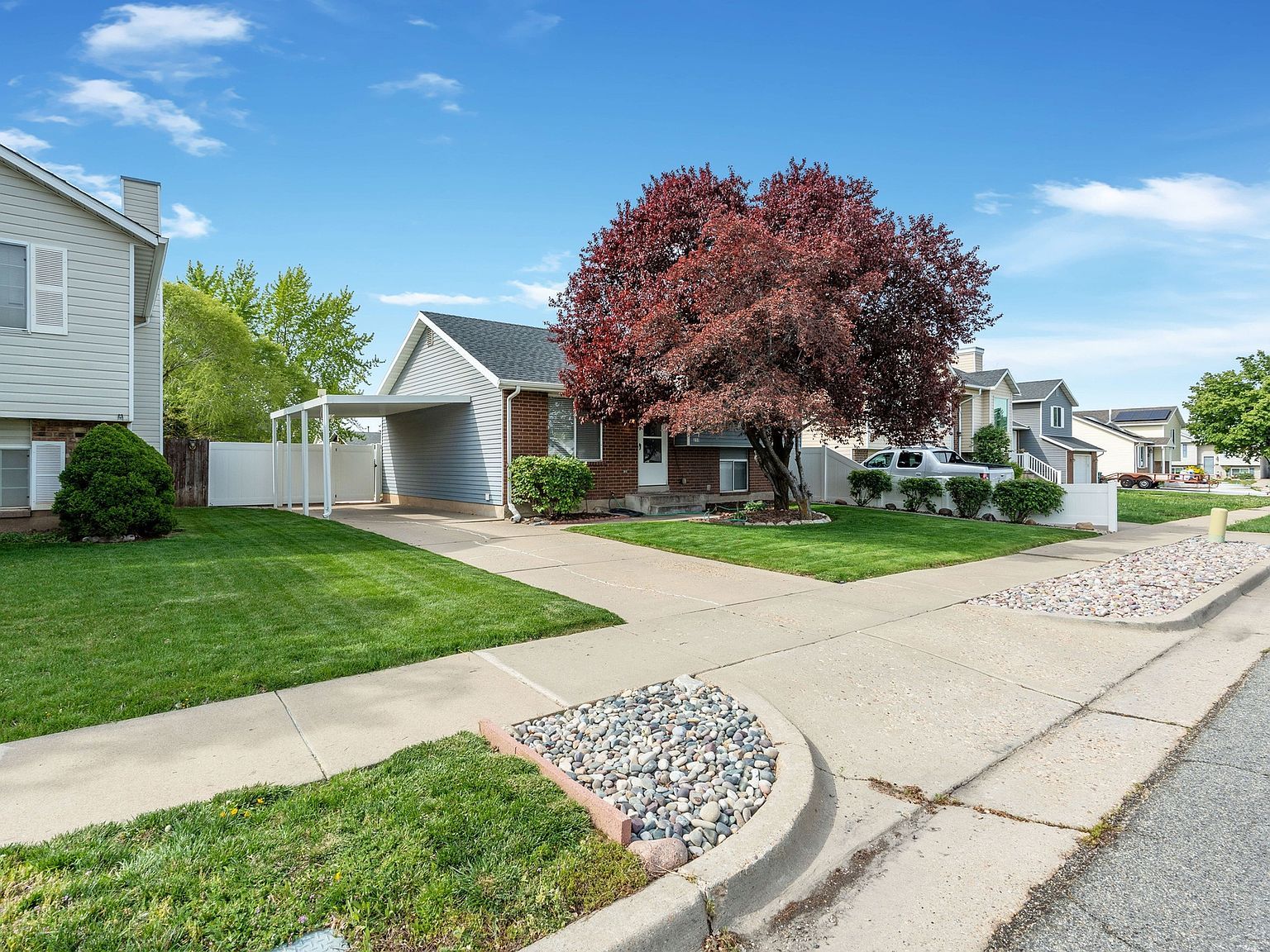233 W 1675 N Layton, UT 84041  | Single Family