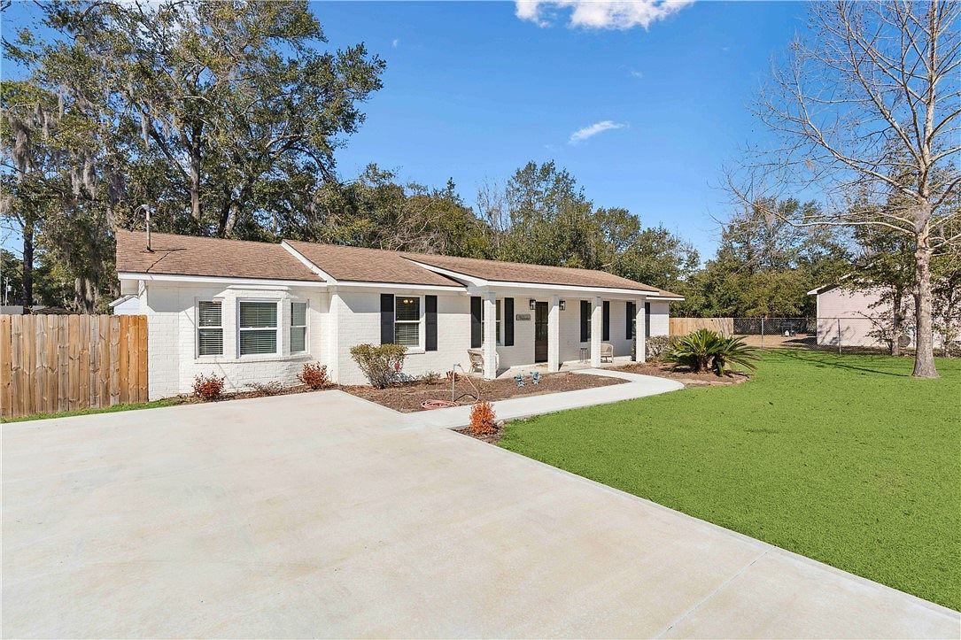 1015 Elbert St Darien, GA 31305 - Thumbnail 2