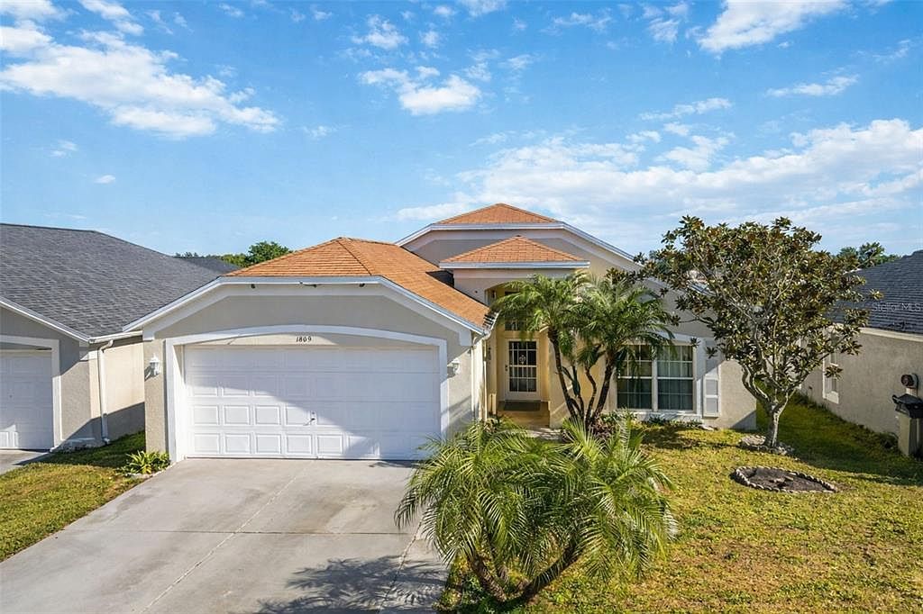 1809 Edinburgh St Kissimmee, FL 34743 - Thumbnail 2