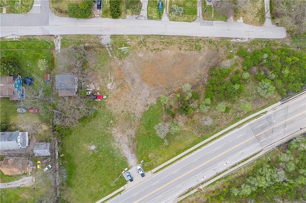 9827 E Independence Ave Independence, MO 64053 - Thumbnail 2