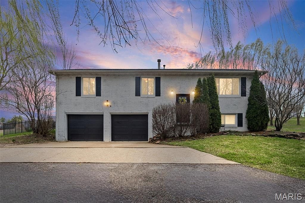 319 E Ingle Dr Glen Carbon, IL 62034  | Single Family