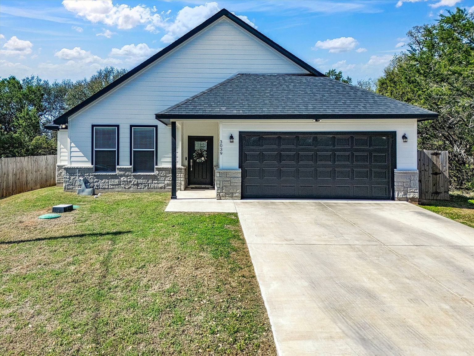 3039 Steepleridge Cir Granbury, TX 76048 - Thumbnail 2