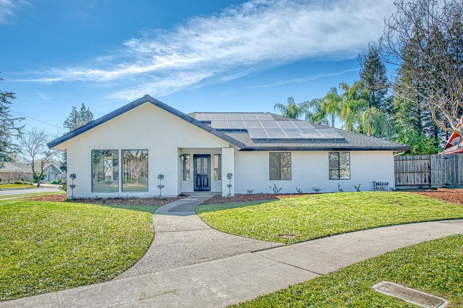 8453 N 1st St Fresno, CA 93720 - Thumbnail 2