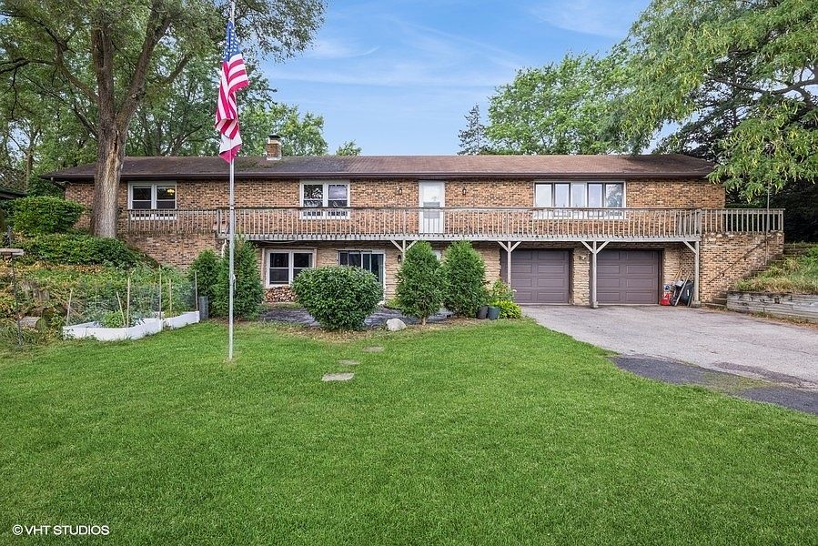 1909 Louise St Crystal Lake, IL 60014 - Thumbnail 2