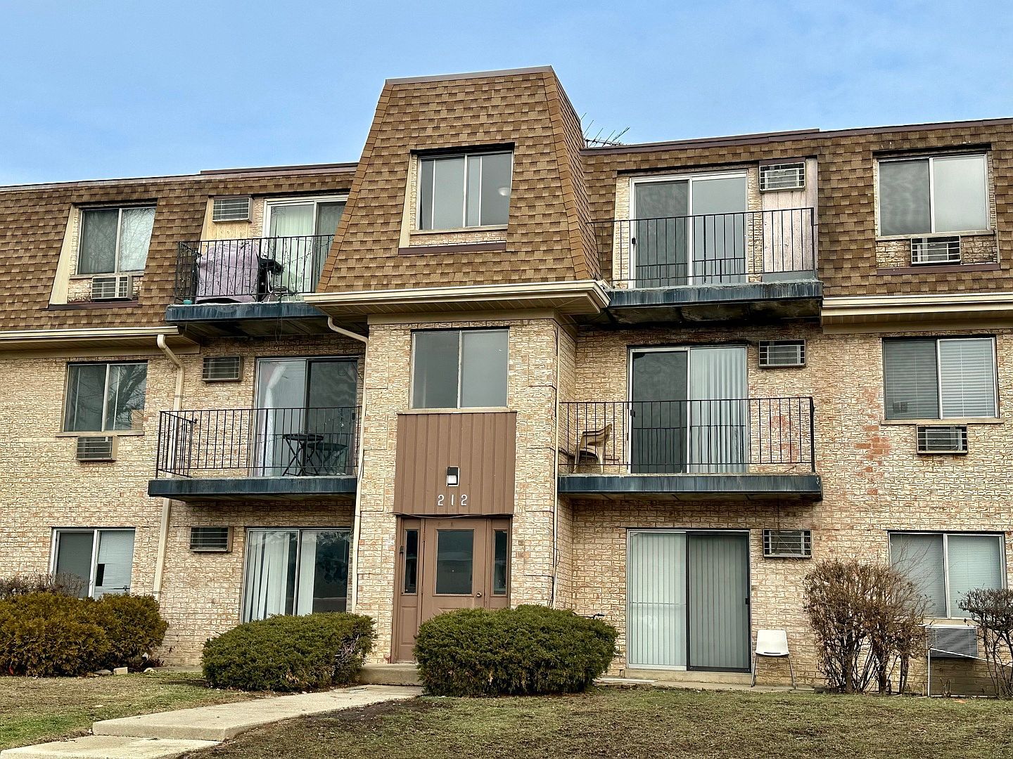 212 Shorewood Dr APT 2B Glendale Heights, IL 60139 - Thumbnail 2