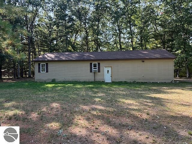 7861 N Bass Lake Rd Irons, MI 49644 - Thumbnail 2