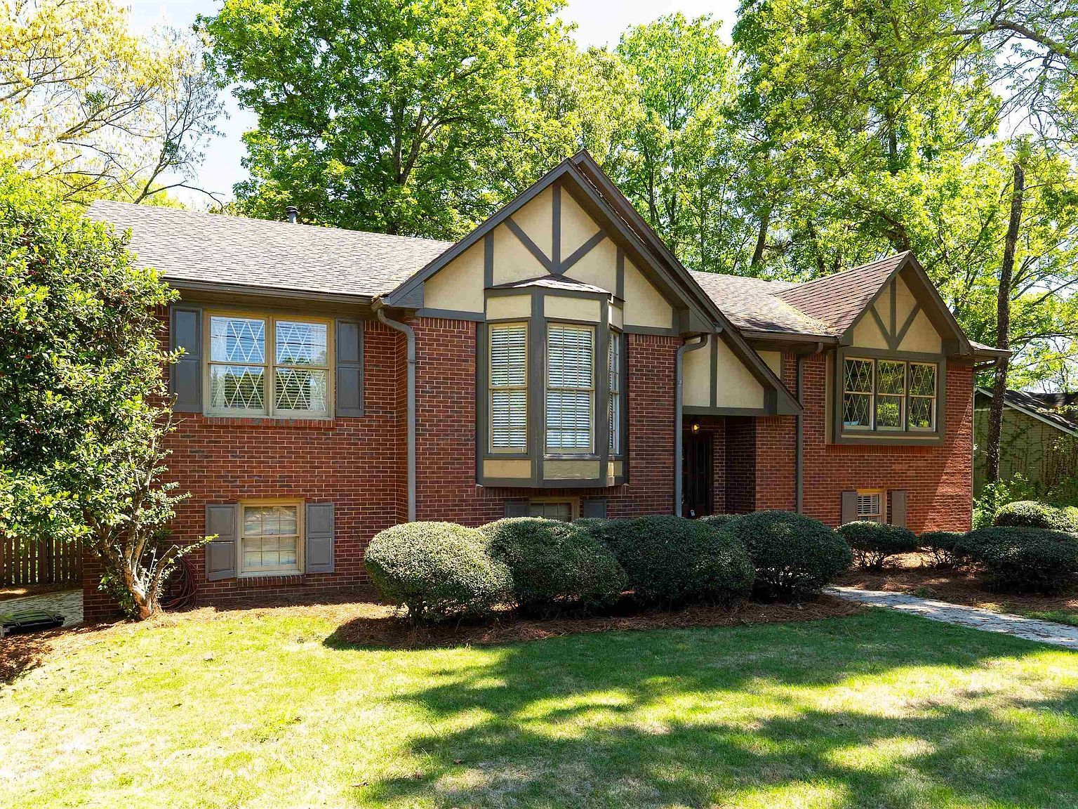 1420 E Whirlaway Cir Helena, AL 35080  | Single Family