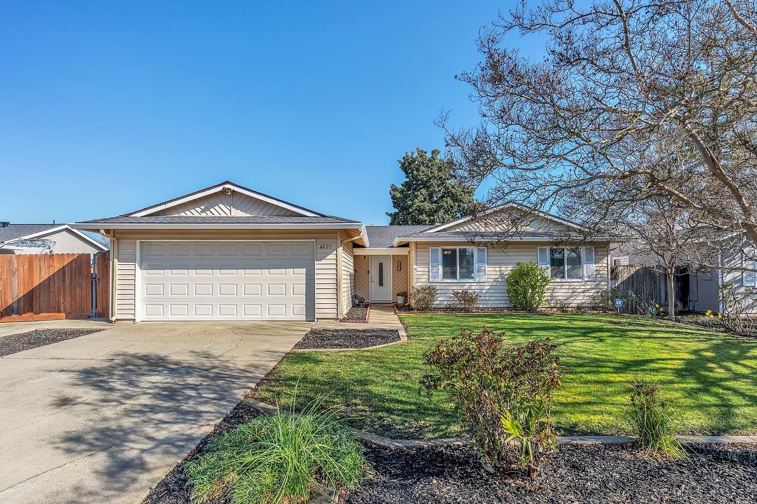 6221 Jack London Cir Sacramento, CA 95842 - Thumbnail 2