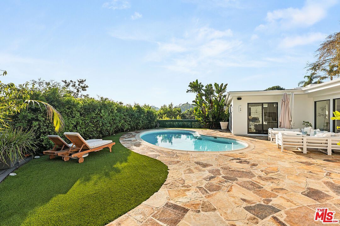 2767 La Cuesta Dr Los Angeles, CA 90046 - Thumbnail 2